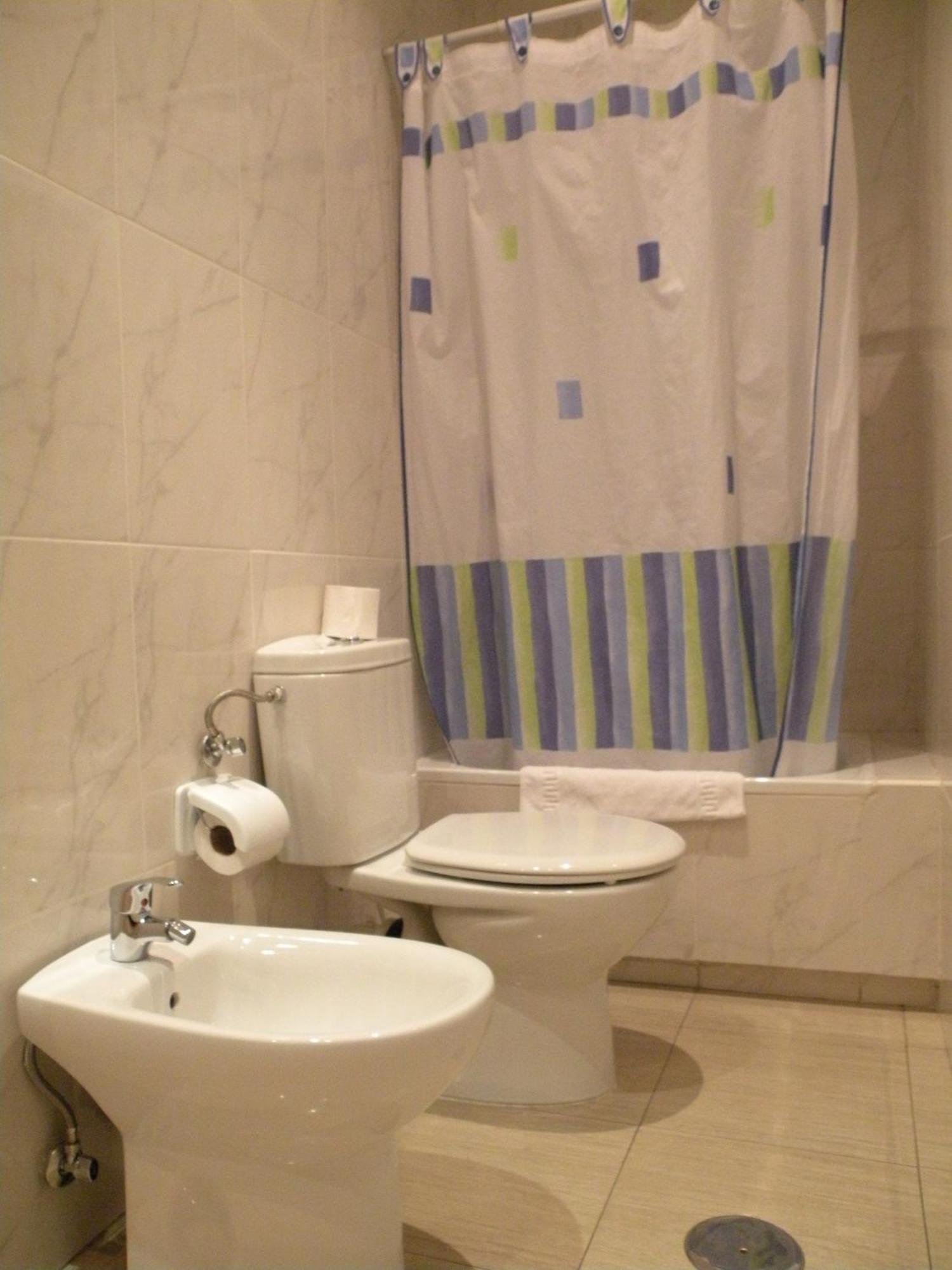 Hostal Benamar Madrid Luaran gambar