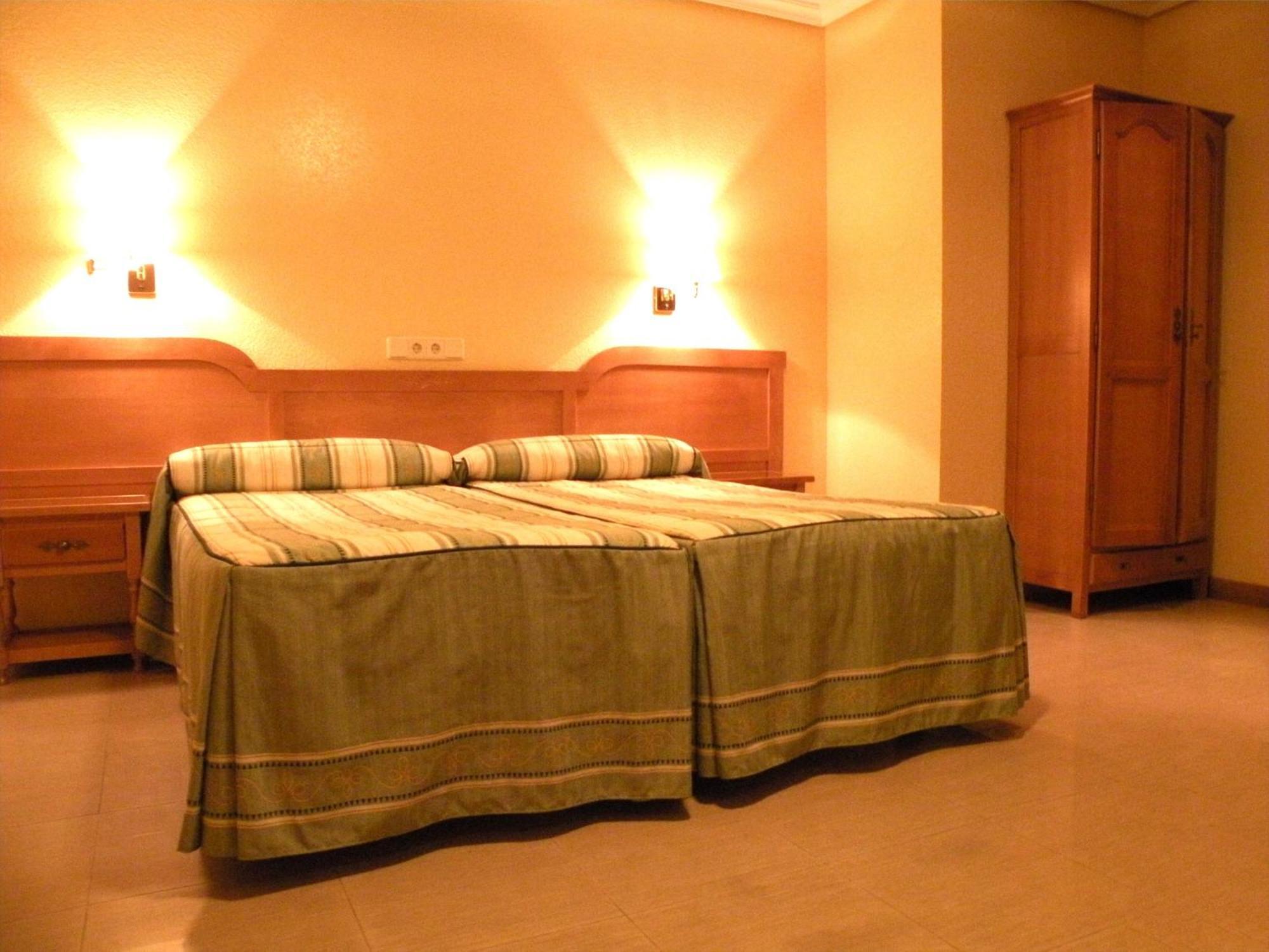 Hostal Benamar Madrid Luaran gambar