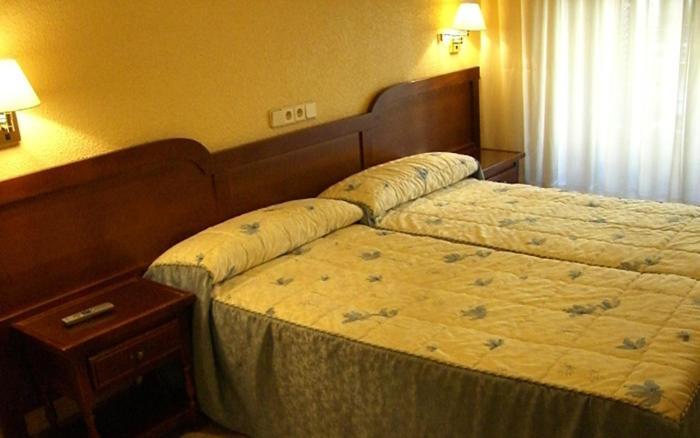Hostal Benamar Madrid Luaran gambar