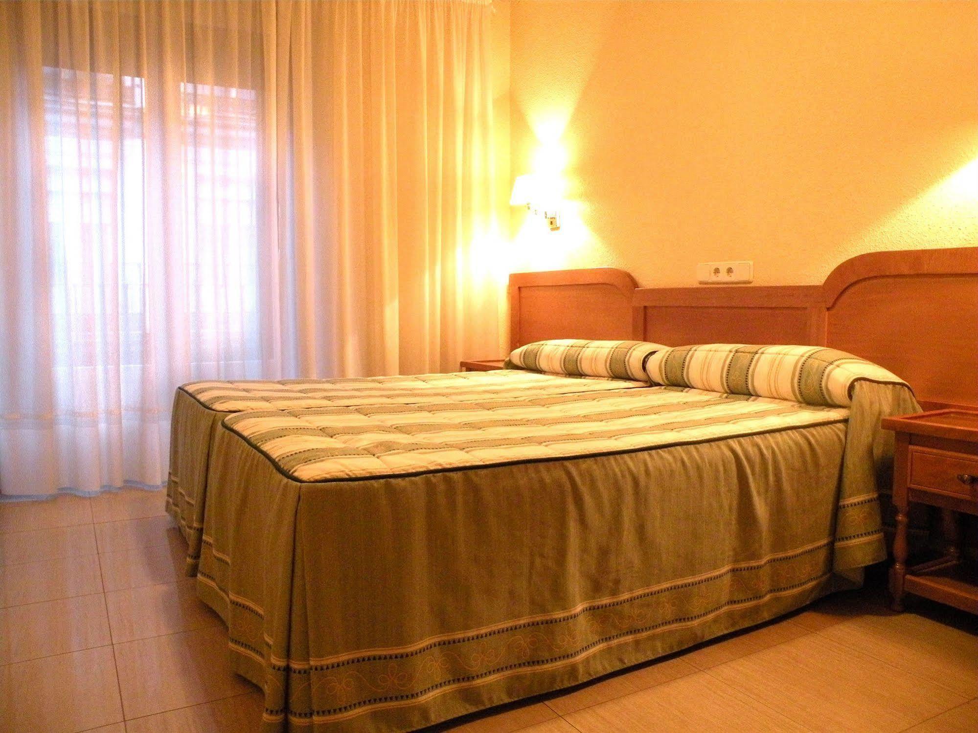 Hostal Benamar Madrid Luaran gambar