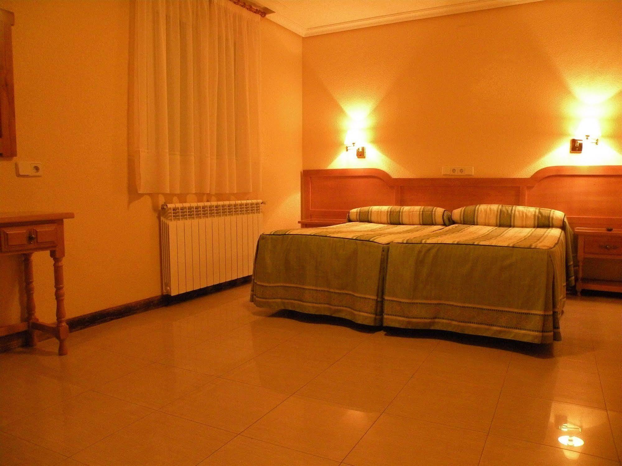 Hostal Benamar Madrid Luaran gambar